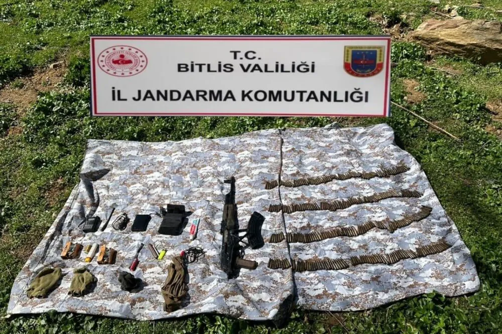 PKK mensuplarına ait silah ve mühimmat ele geçirildi