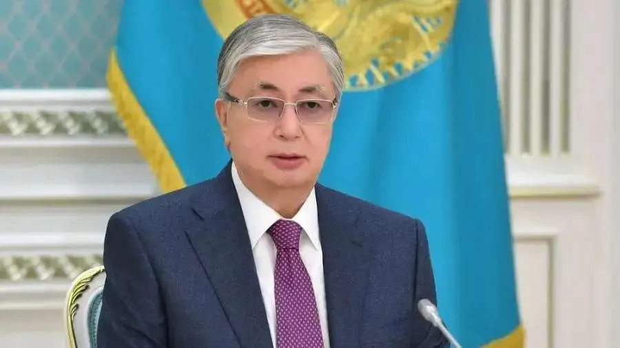 Tokayev: Yiğit ordumuz, devletimizin sarsılmaz direği olan ülke egemenliğinin garantörüdür