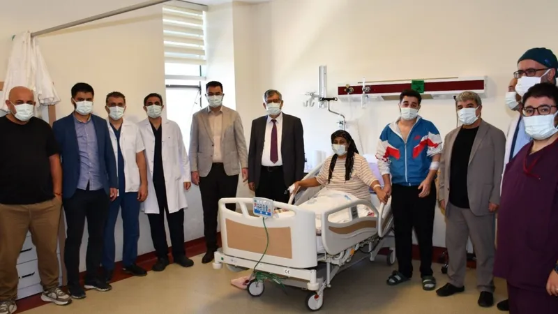 Harran Üniversitesi Hastanesi, karaciğer naklinde önemli bir operasyona imza attı  - Videolu Haber