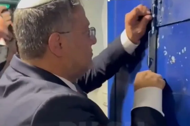 Siyonist Ben-Gvir esirleri infazla tehdit etti, HAMAS 