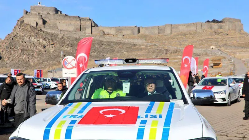 60 yeni hizmet aracı kolluk kuvvetlerinin hizmetine sunuldu