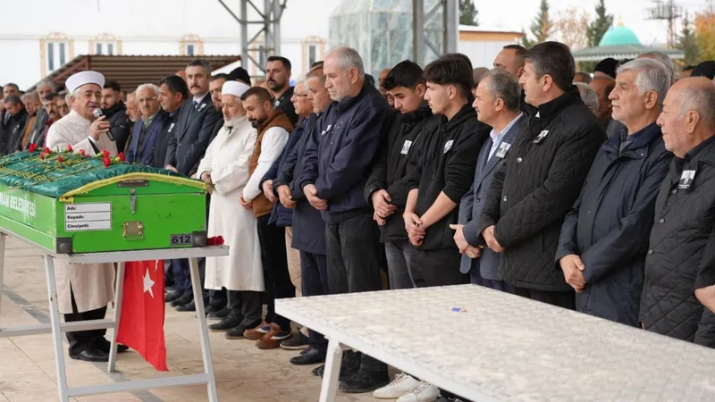 Adıyaman Belediyesi eski Başkanı Mehmet Erdem son yolculuğuna uğurlandı  - Videolu Haber
