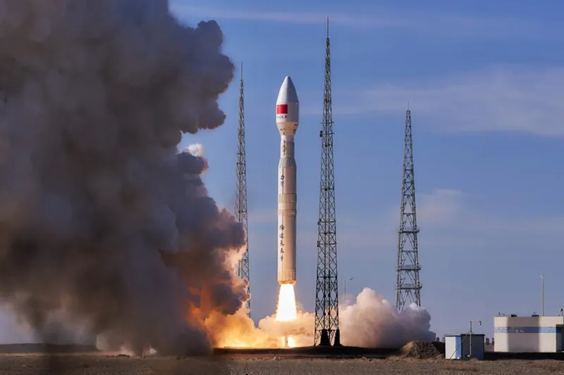 Çin, Arab Satellite 813 uydusunu uzaya gönderdi 