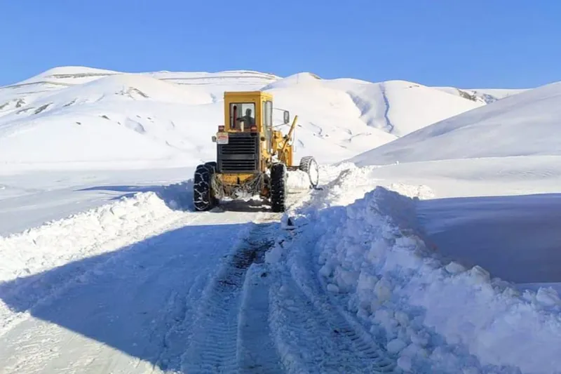 Van’da 102 yerleşim biriminin yolu ulaşıma kapandı