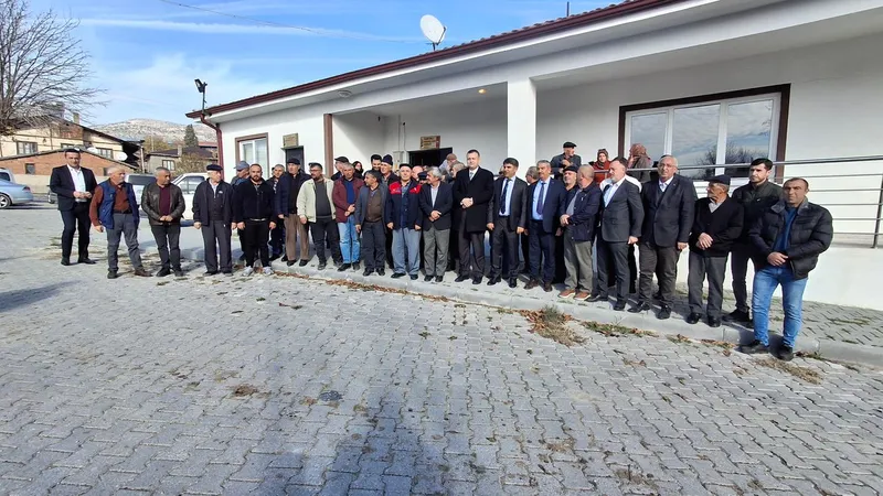 AK Parti İlçe başkanı Halil Etili, Çantırlı  halkını dinledi