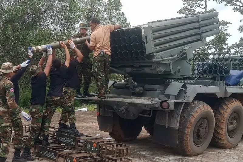 Tayland-Kamboçya sınırında şiddet tırmandı: Çatışmalar binlerce kişiyi yerinden etti