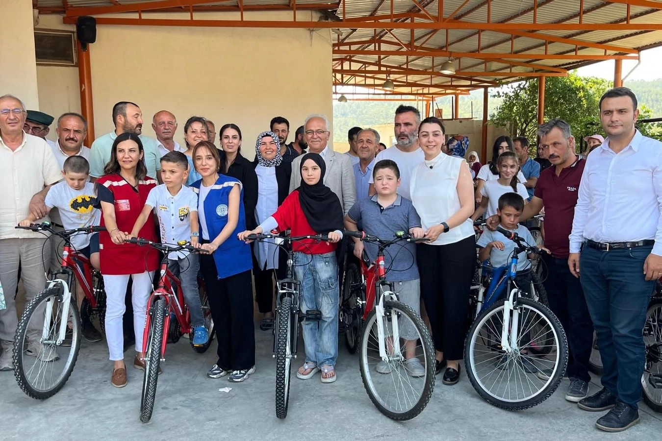 Muğla’da kitap okuyan çocuklara bisiklet hediyesi