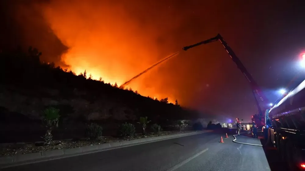 Ülkemiz alevlerle boğuşuyor! Buca’daki yangında son durum!