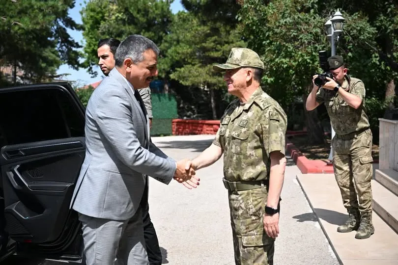 Vali Çiftçi’den 9. Kolorduya hayırlı olsun ziyareti