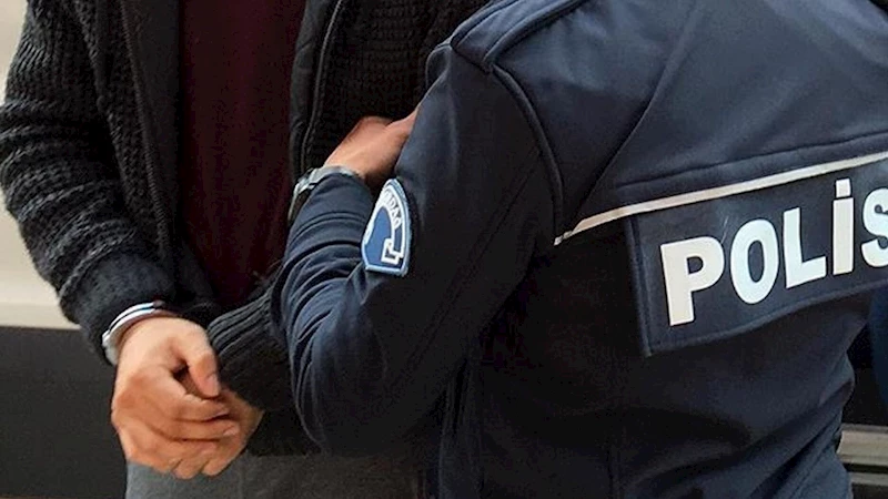 Kızını sosyal medya yayınında oynatan baba gözaltında